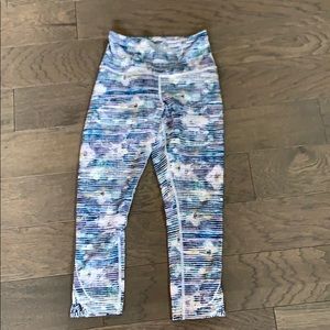 Lululemon crop size 4